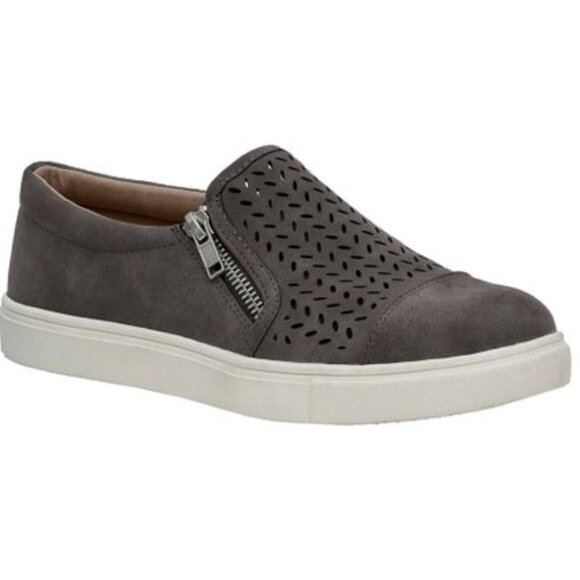 CUSHIONAIRE Women's Roxana Slip On Sneaker Size 6 - Picture 1 of 6